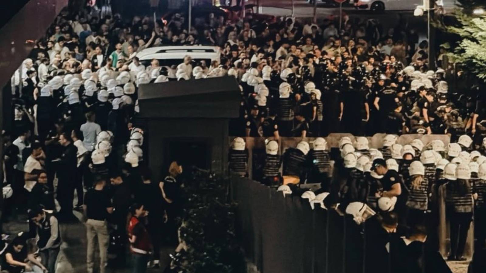 dem saadet demokrat parti ve tipten tepki sahte demokrat akpnin riyakarliginin butun ciplakligiyla ifsa oldugu bir geceyi yasiyoruz CTan2MIu