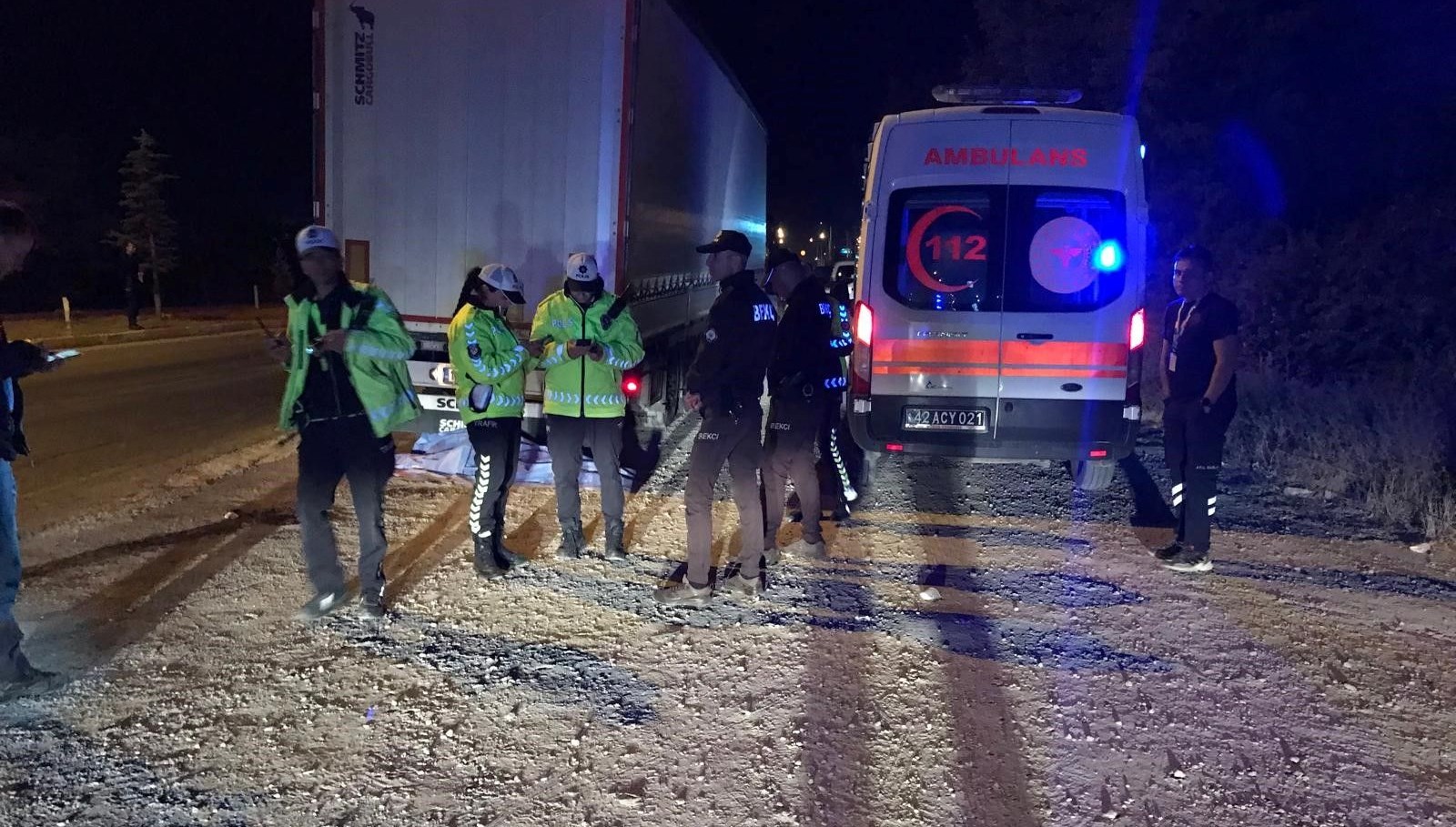 karsiya gecmek isterken tirin carptigi genc hayatini kaybetti OvhbyXFr