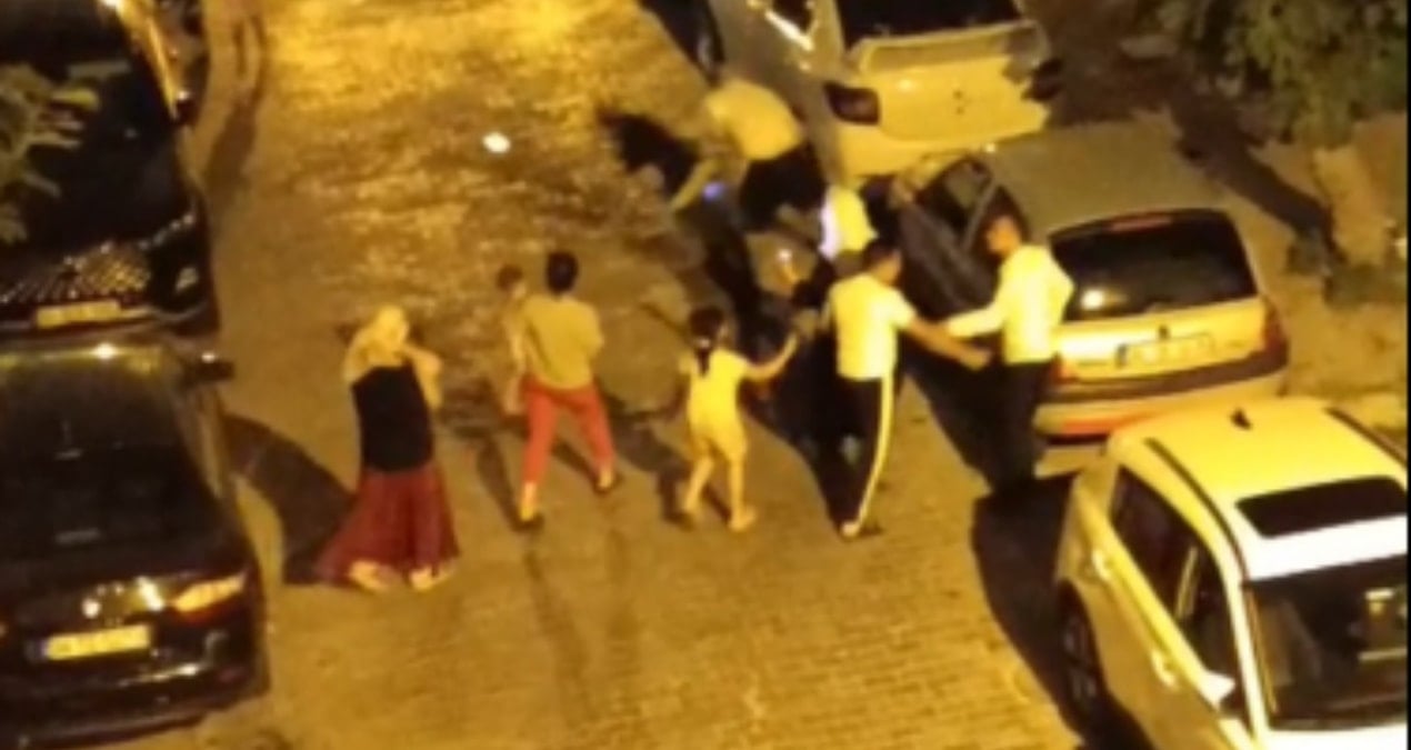 komsularin park yeri kavgasi tek yumrukla yere yigildi WfKsGcRf