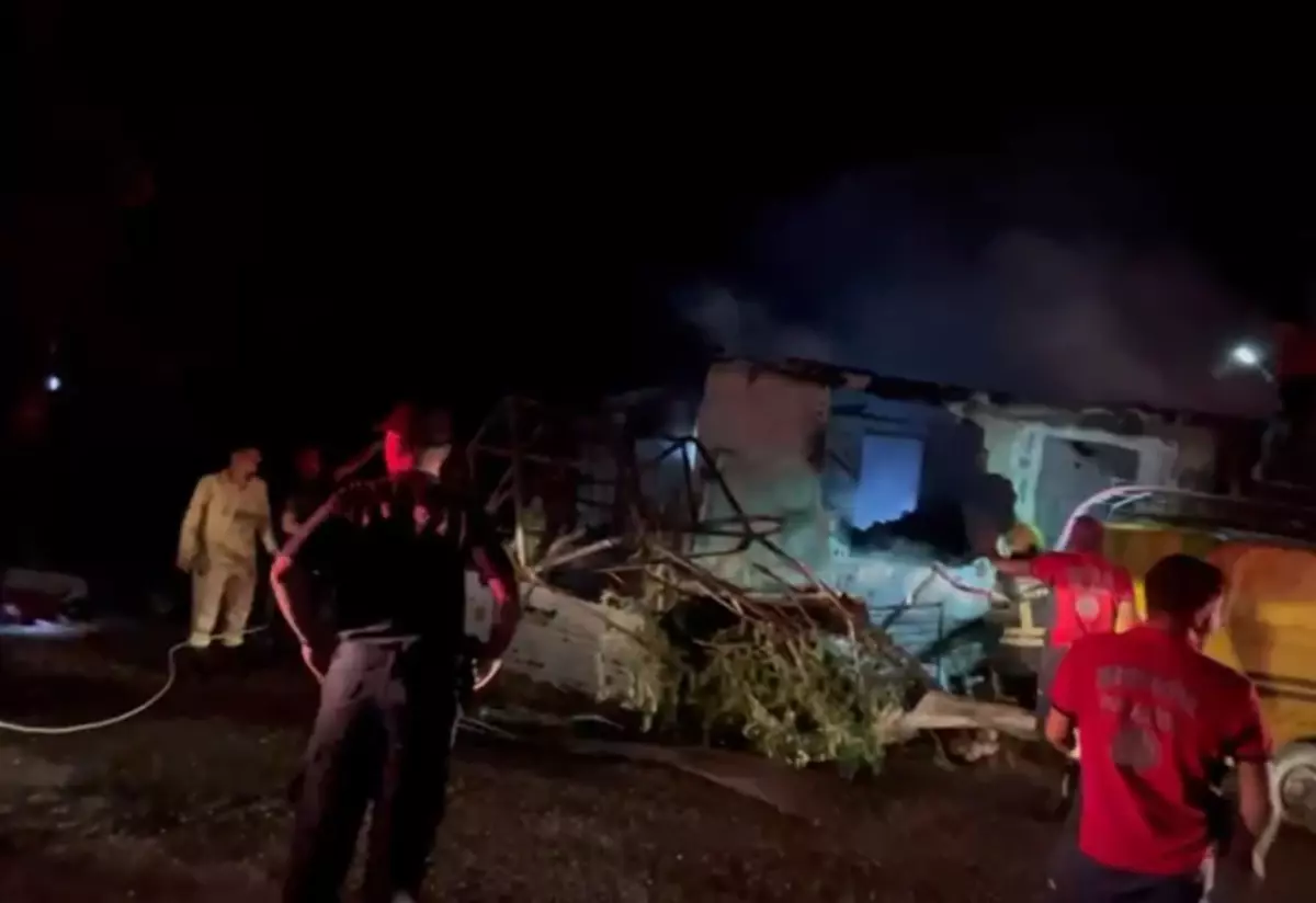 mersinde yanginda iki kisi hayatini kaybetti YzBPjdk7