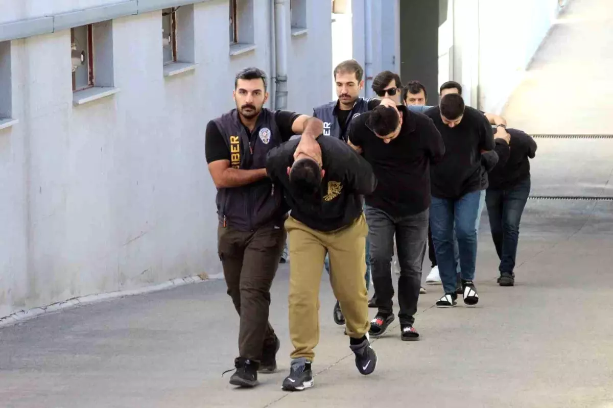 adanada otomobil dolandiriciligi operasyonu 6 supheli tutuklandi iEDhFyYg.jpg