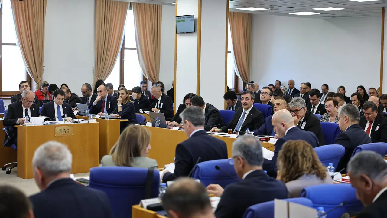 akpli vekil farkindayiz dedi tartisma cikti krizi asmak icin chpye savas ilan etmissiniz PaKeqfEC.jpg