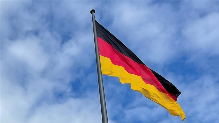 almanyada basortusune irkci saldiri v7sdcLLE.jpg