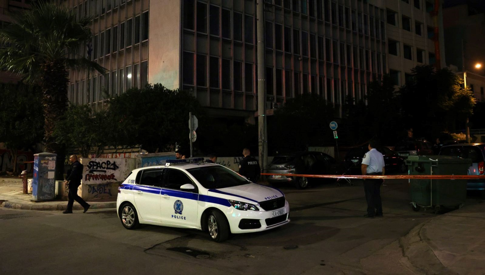 atinada bakanlik binasina piknik tuplu saldiri YNg29s9b.jpg