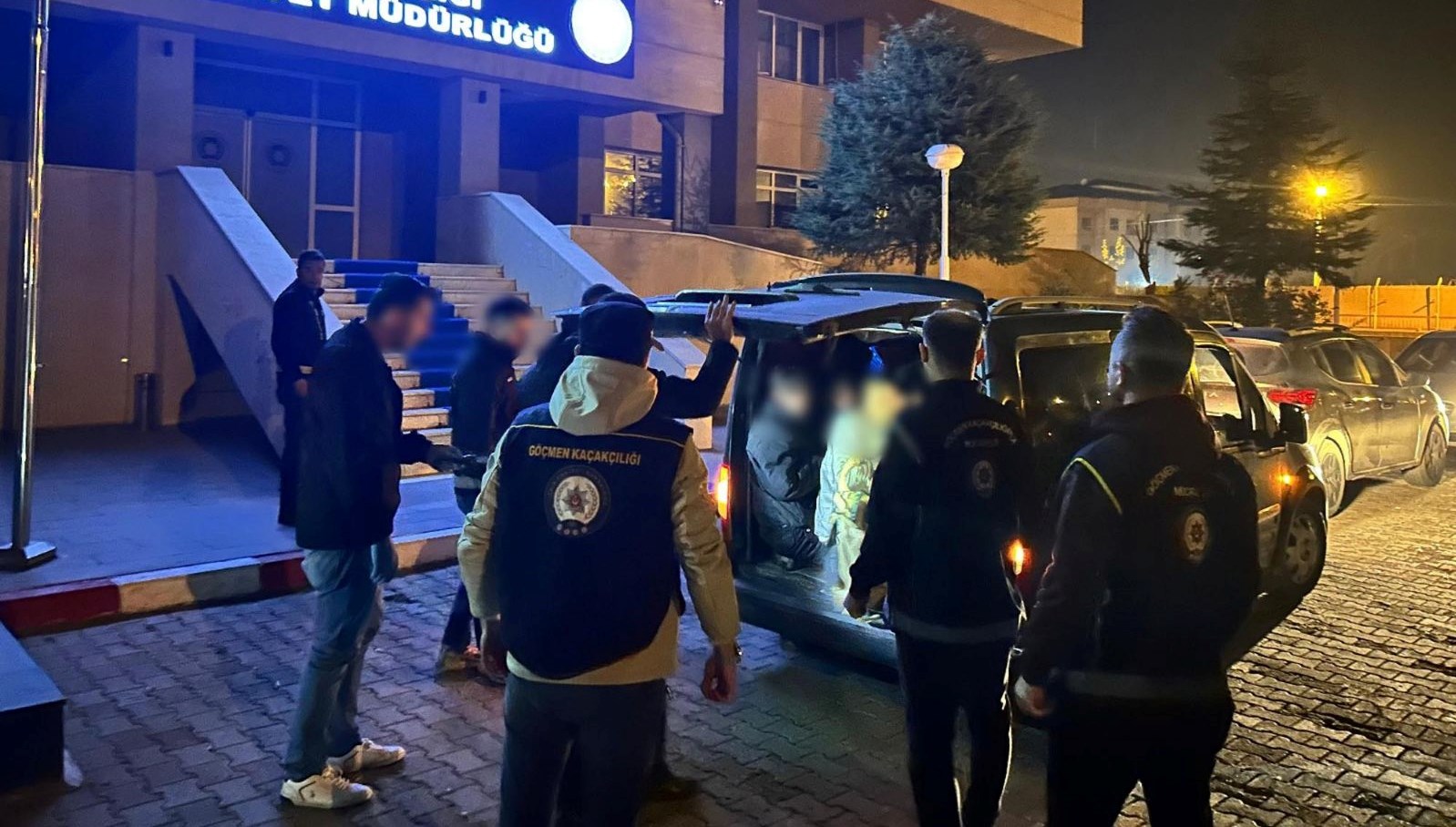 bagajdan 10 kacak gocmen cikti RwYbfIvf.jpg