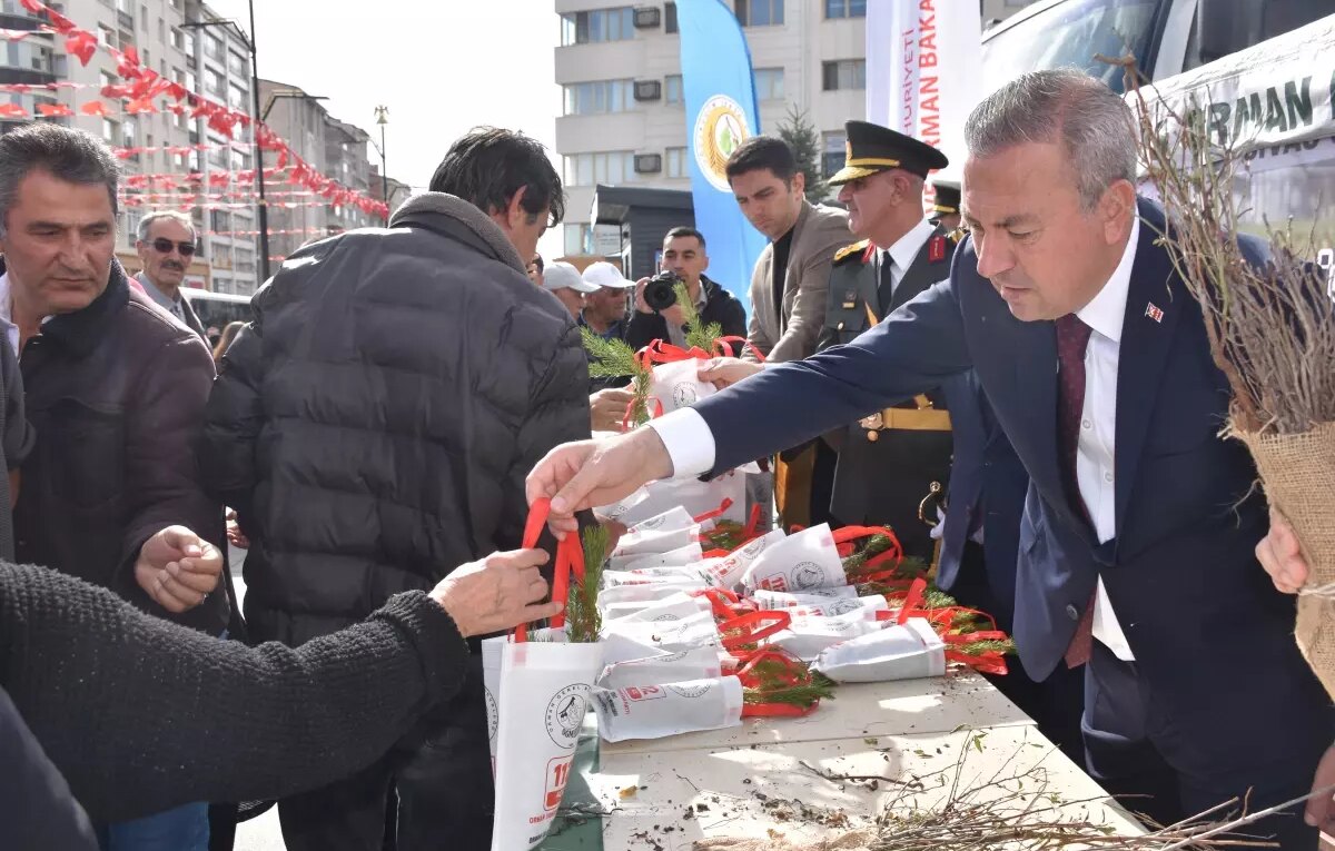 sivasta cumhuriyet bayrami kutlamasi AHVziODN.jpg