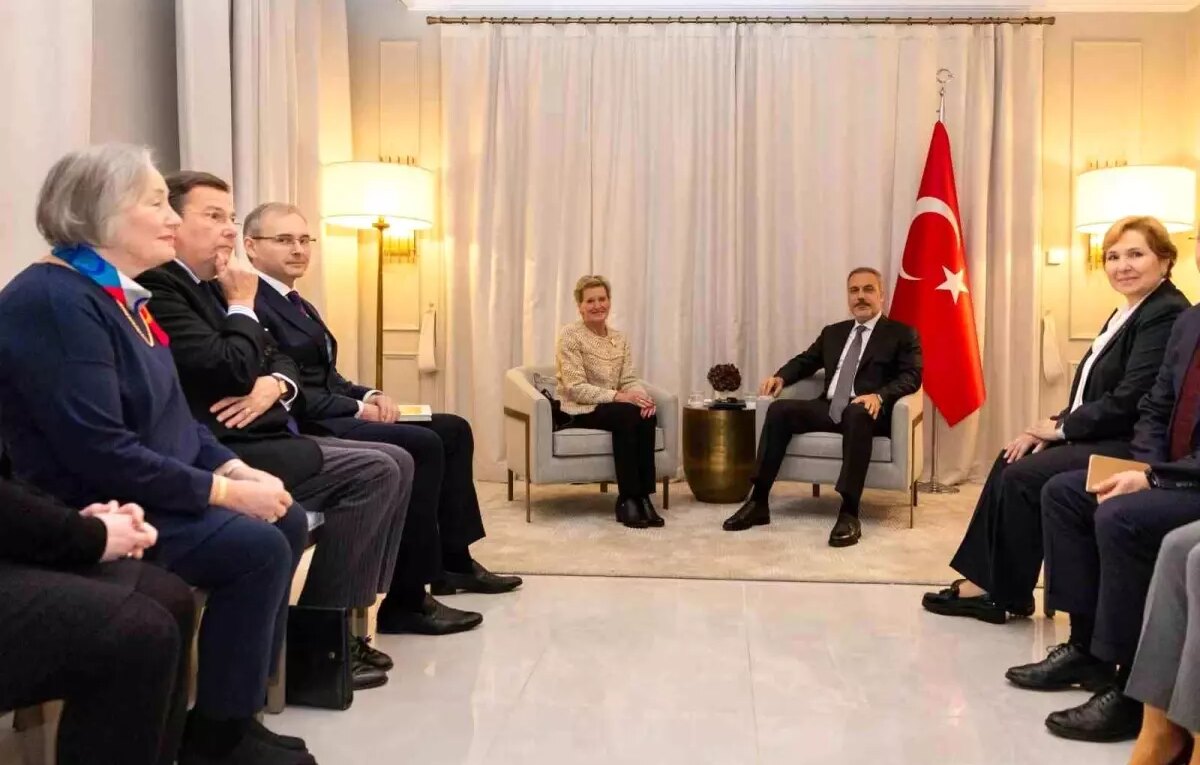 bakan fidan finlandiyada 2r9fTHpK.jpg