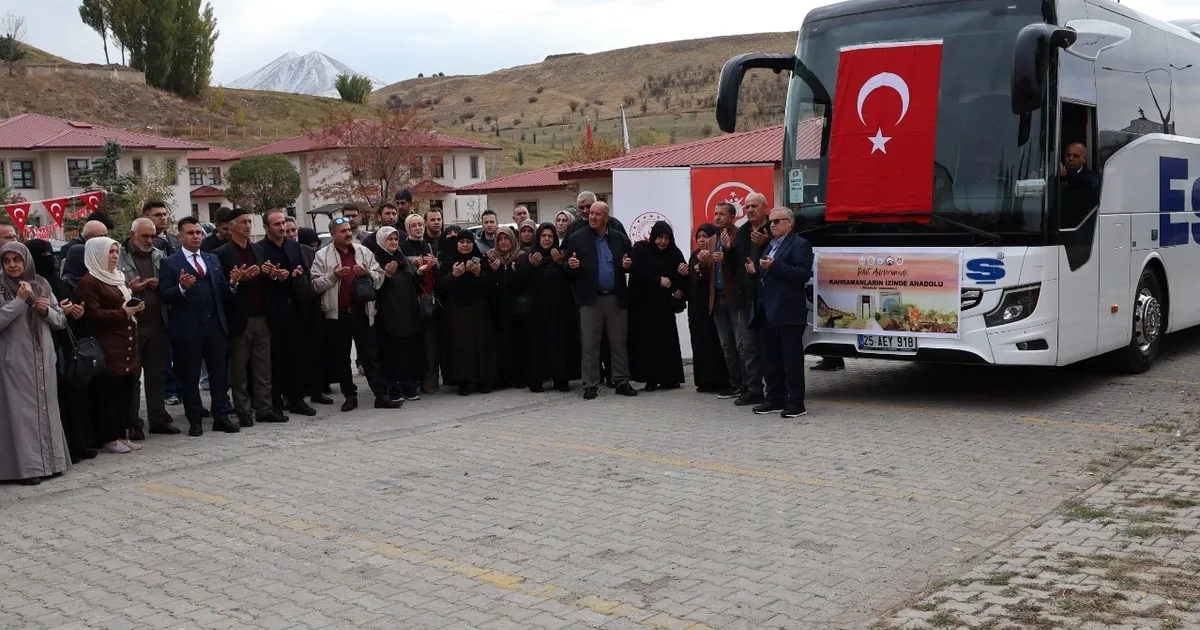 erzurumdan 36 sehit yakini aile canakkaleye ugurlandi ZCla2iSd.webp