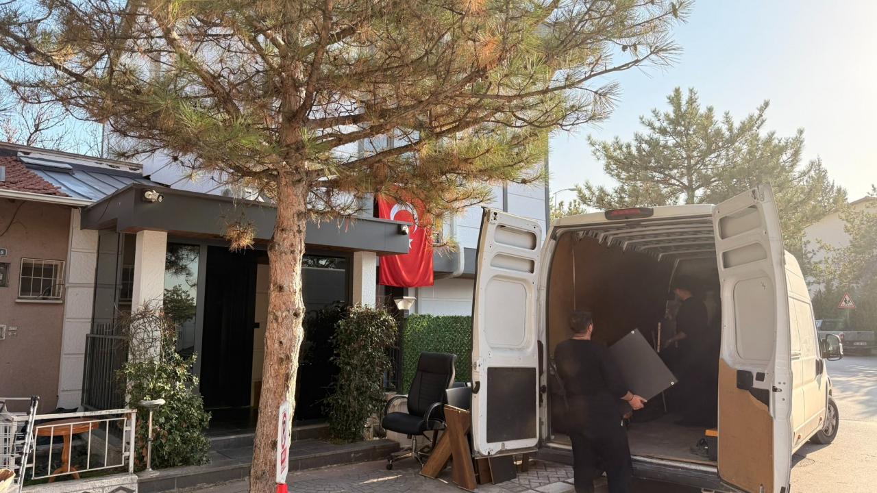 kemal kilicdaroglu ofisini bosaltti jfFevKxF.jpg