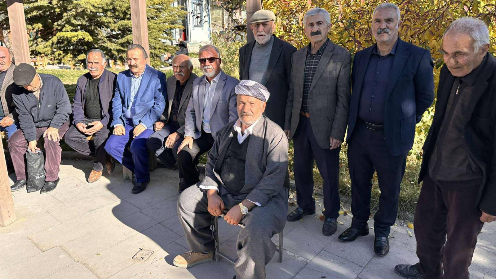 vanli emekliler olume terk ettiler mezarimizi kazip bizi gommeye bile tenezzul etmiyorlar IM6AJzDI.png