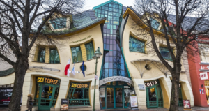 gunesin-altinda-eriyen-bina-bakan-gozlerine-inanamiyor-ama-gercek-JTnOLbAm