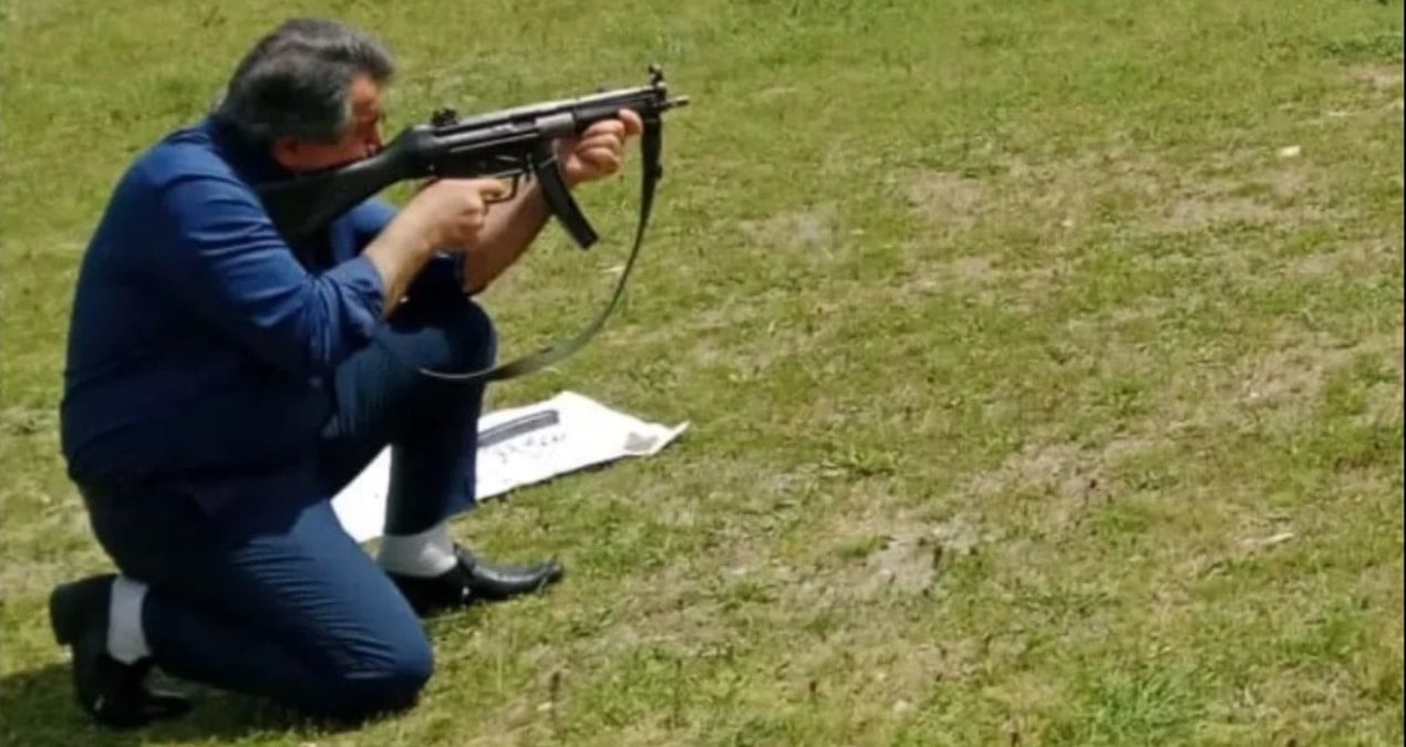 Eğitimde Güvenlik Krizi: Milli Eğitim Müdürü Silahlı Paylaşımlar Yapıyor