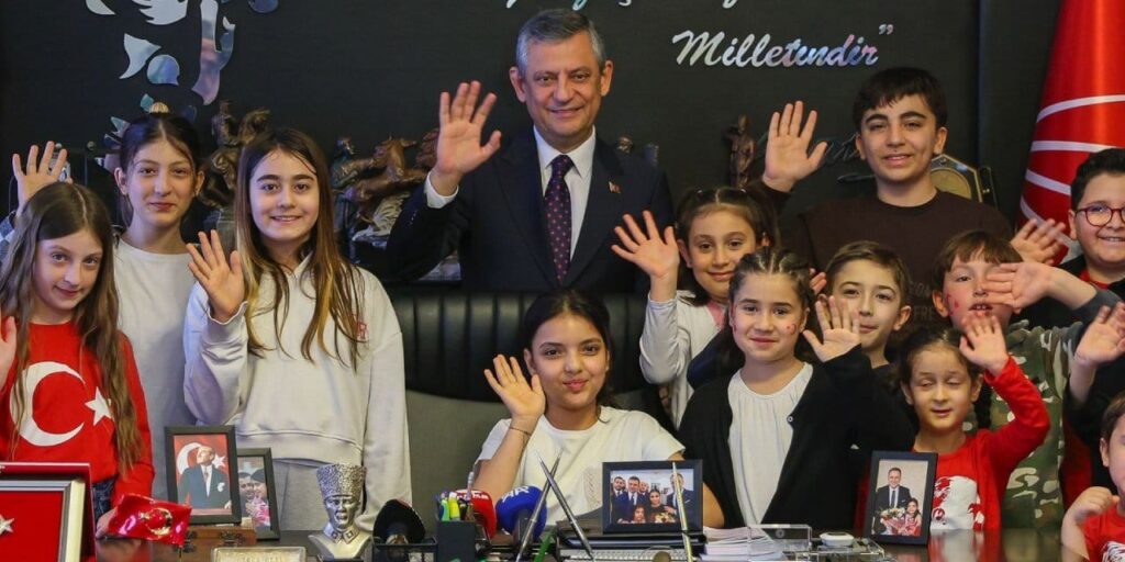 ozgur-ozel-23-nisanda-makam-koltugunu-hatayli-elisa-doka-devretti-cH9bmtmk