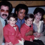 11-yasimda-basladi-michael-jacksonin-gizli-ailesi-konustu-FvANukR1