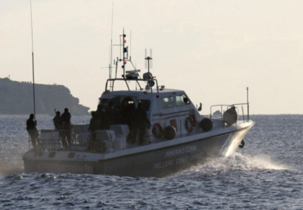 ege-denizinde-can-pazari-gemi-kayaliklara-carpti-turk-murettebat-kurtarildi-aUV5Hz1l