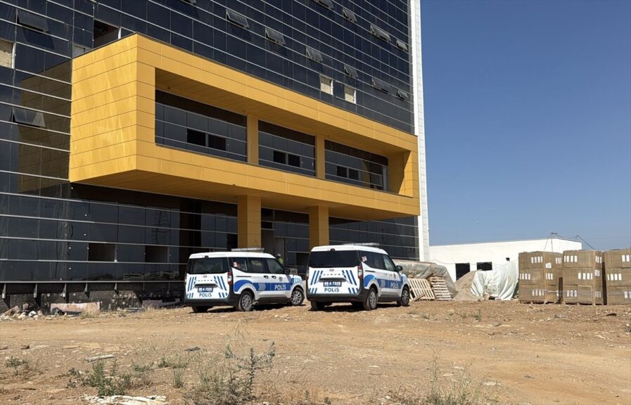 İşçi İnşaatta Düşerek Ağır Yaralandı